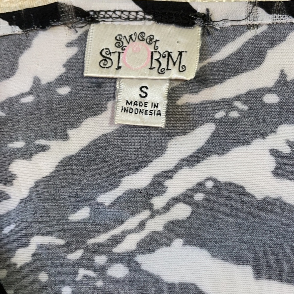 Sweet Storm Black/White S Cap Sleeve Dress Ties in the Back - Picture 7 of 14